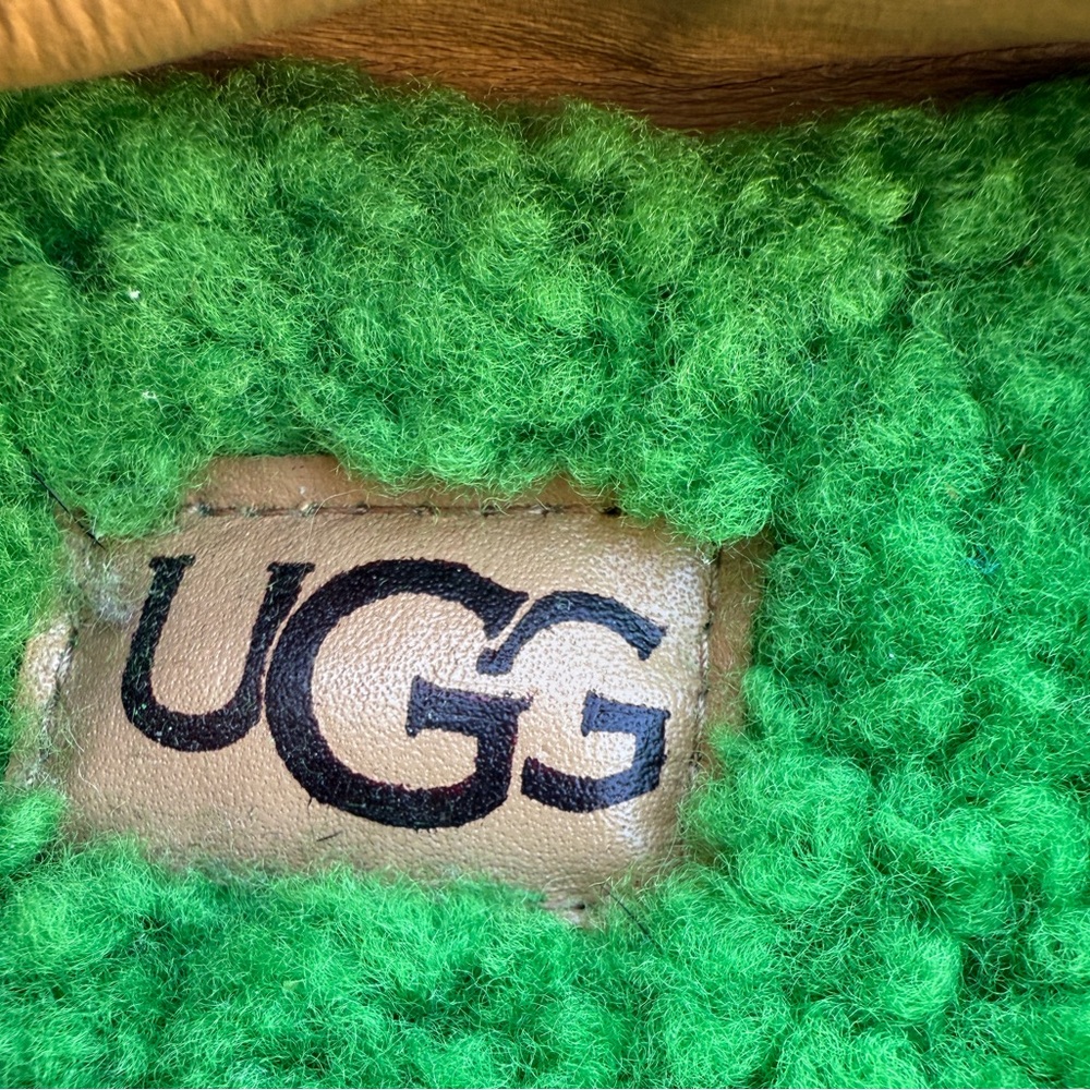 UGG Women size 38 Green Fuzzy Slippers. Rare. Imported. Unworn - Picture 9 of 13